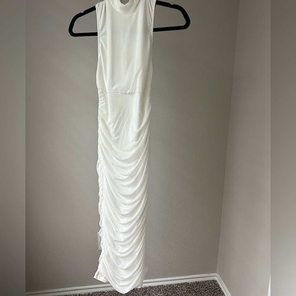 Elegant White Sleeveless Pencil Dress